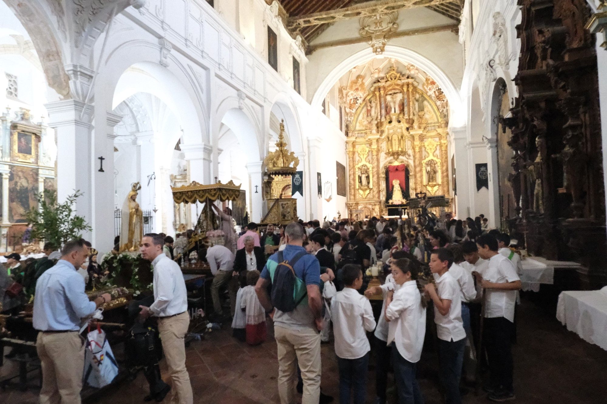 Concentración de tronos chicos en Antequera