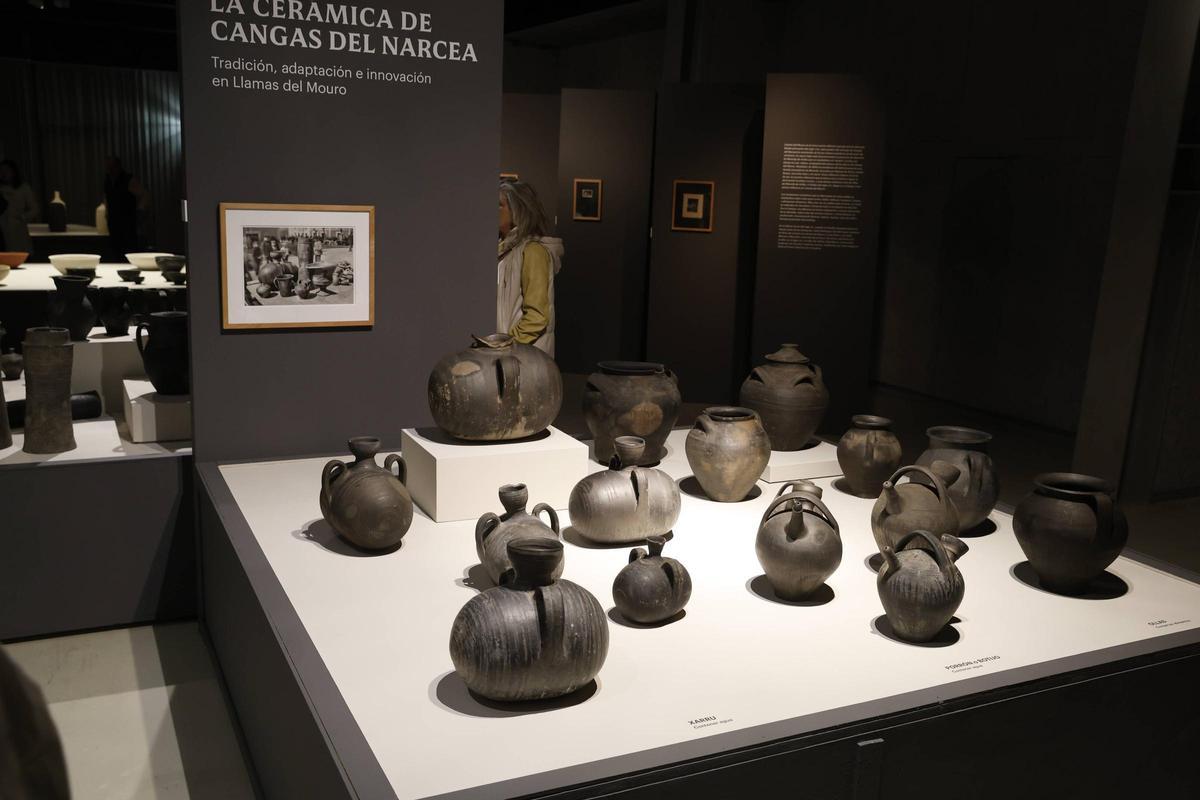 La inauguración de la muestra sobre la cerámica negra de Llamas del Mouro, en imágenes La inauguración de la muestra sobre la cerámica negra de Llamas del Mouro, en imágenes