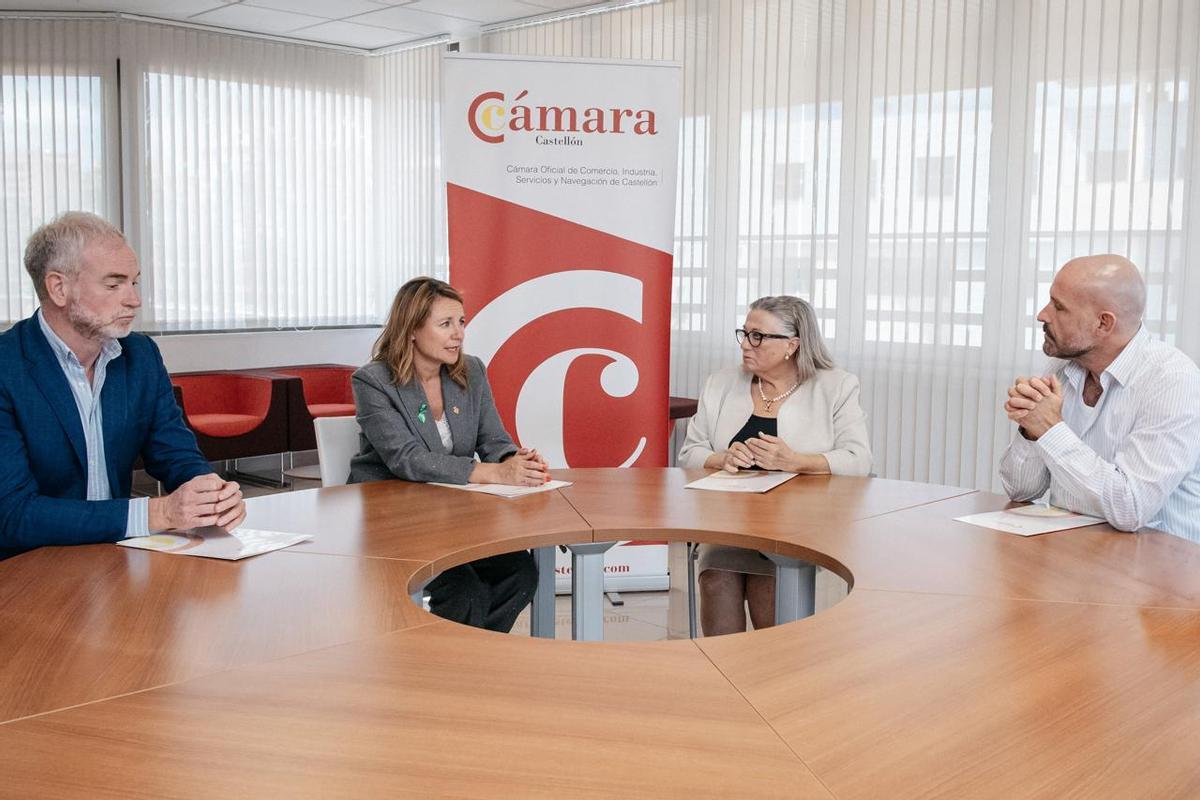 Reunión con la Cámara de Comercio.