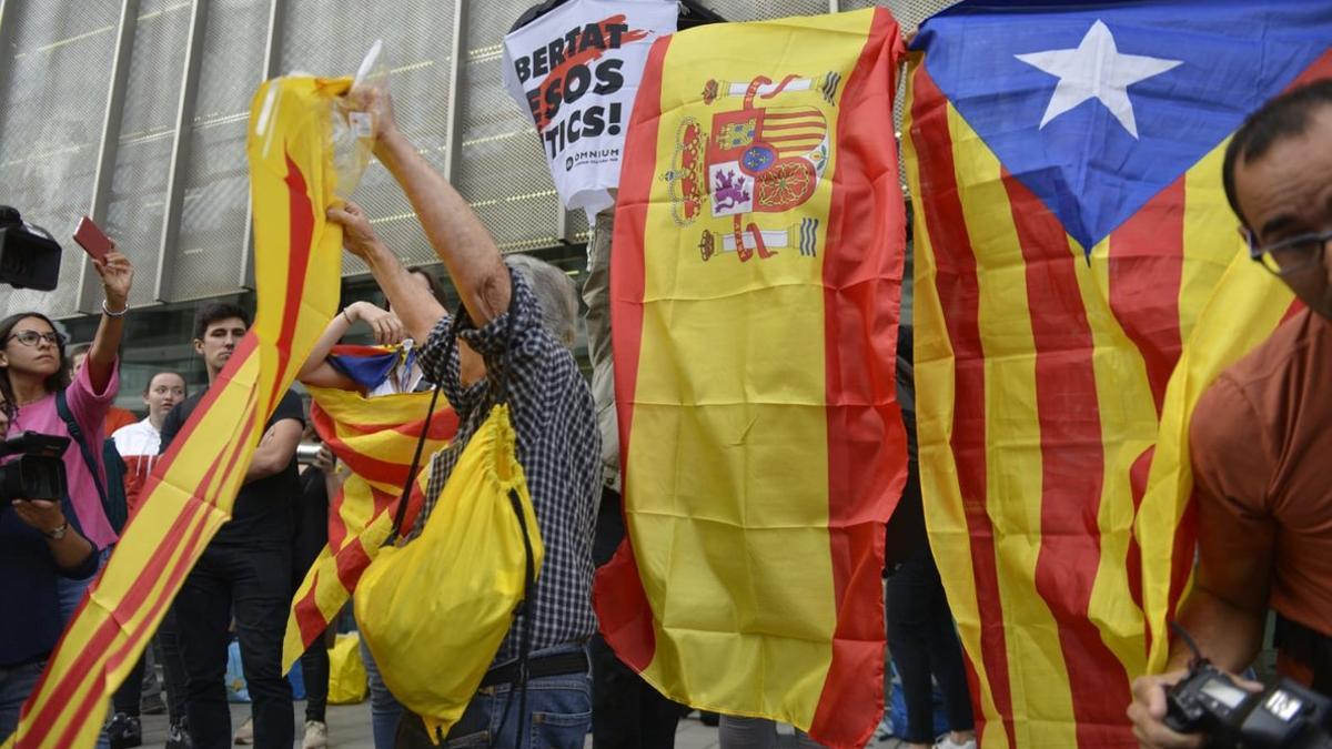 Protestas  por la sentencia frente la sede de la Generalitat en Girona