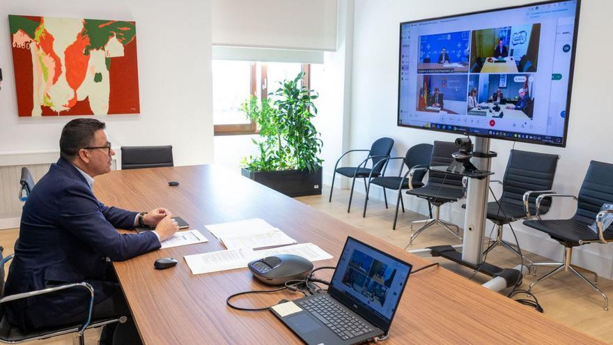 El conselleiro de Medio Rural en funciones, José González, se reunió por videoconferencia con sus homólogos de Asturias, Cantabria y País Vasco. |   // FDV