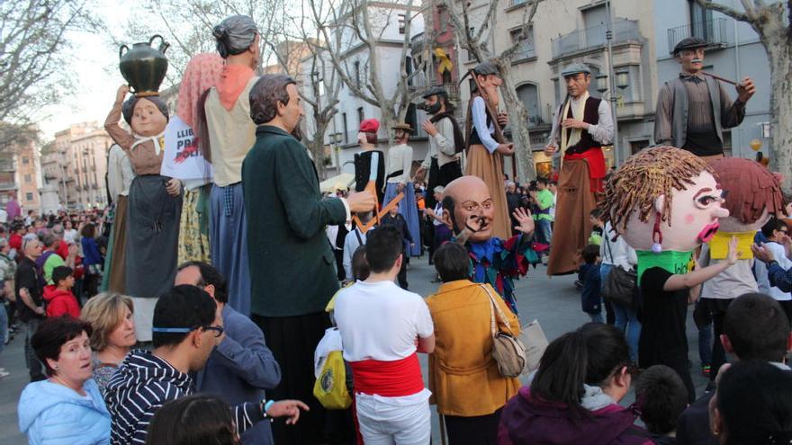 Populària omple Figueres d&#039;ambient festiu amb tradicions i música