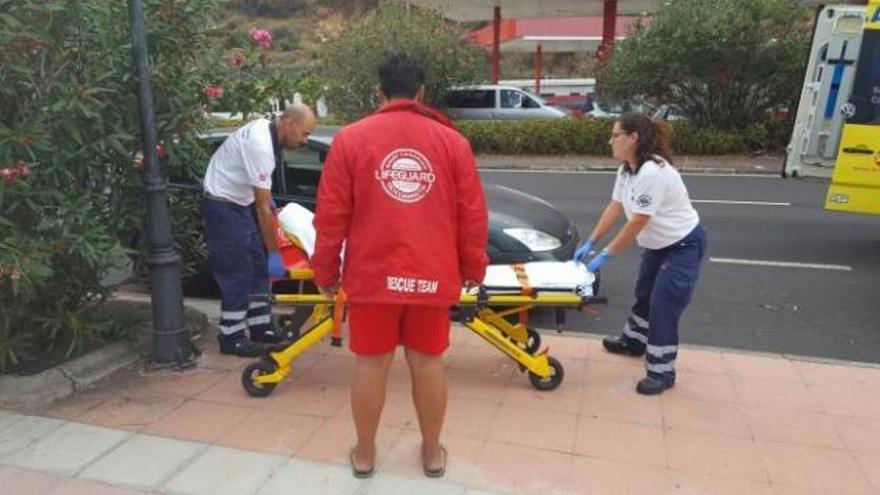 Momento de la atención al hombre que se pasó horas pidiendo ayuda sin que nadie lo atendiera.