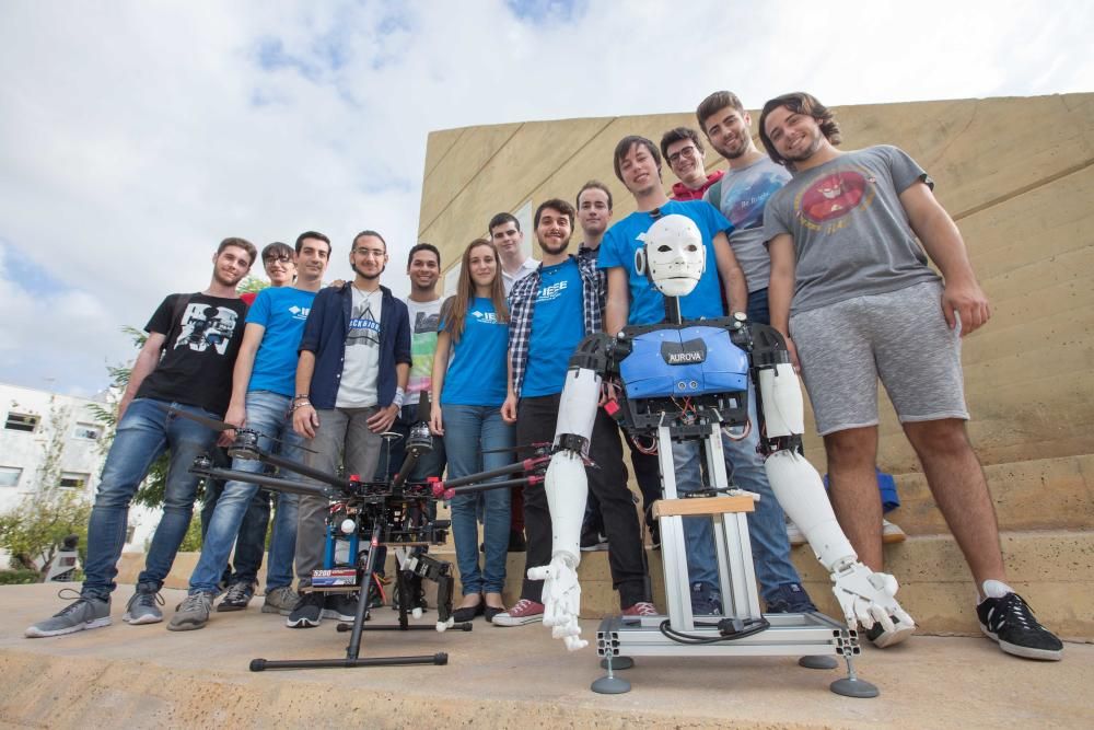 Alumnos de Robótica se integran en una asociación internacional