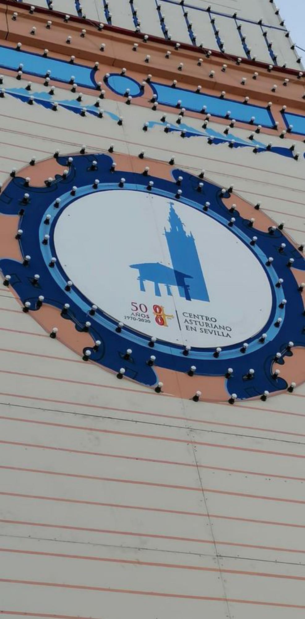 El logotipo del Centro Asturiano de Sevilla en la portada de la Feria.