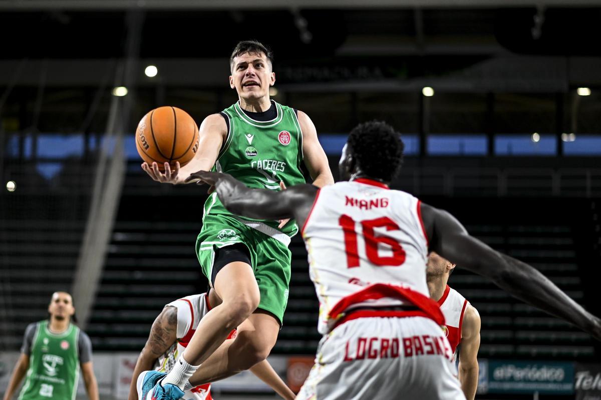 Entrada a canasta de Albert Lafuente.