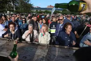 Así fue el inicio de la Fiesta de la Sidra de Gijón (en imágenes)
