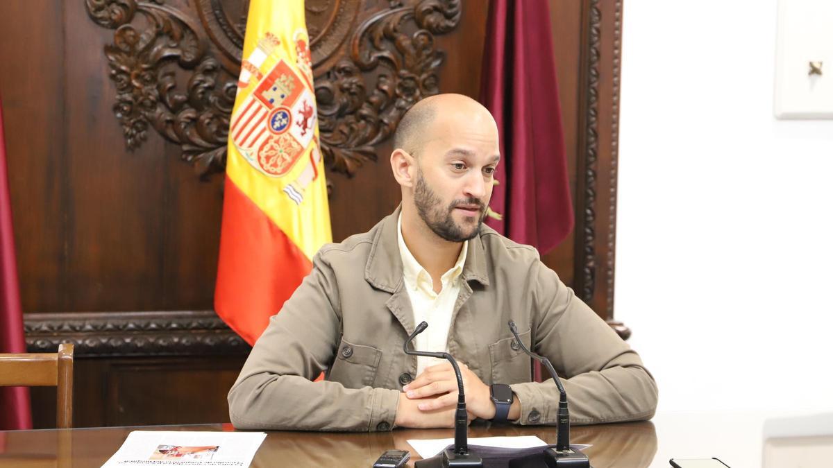 José Ángel Ponce durante su comparecencia ante los medios.