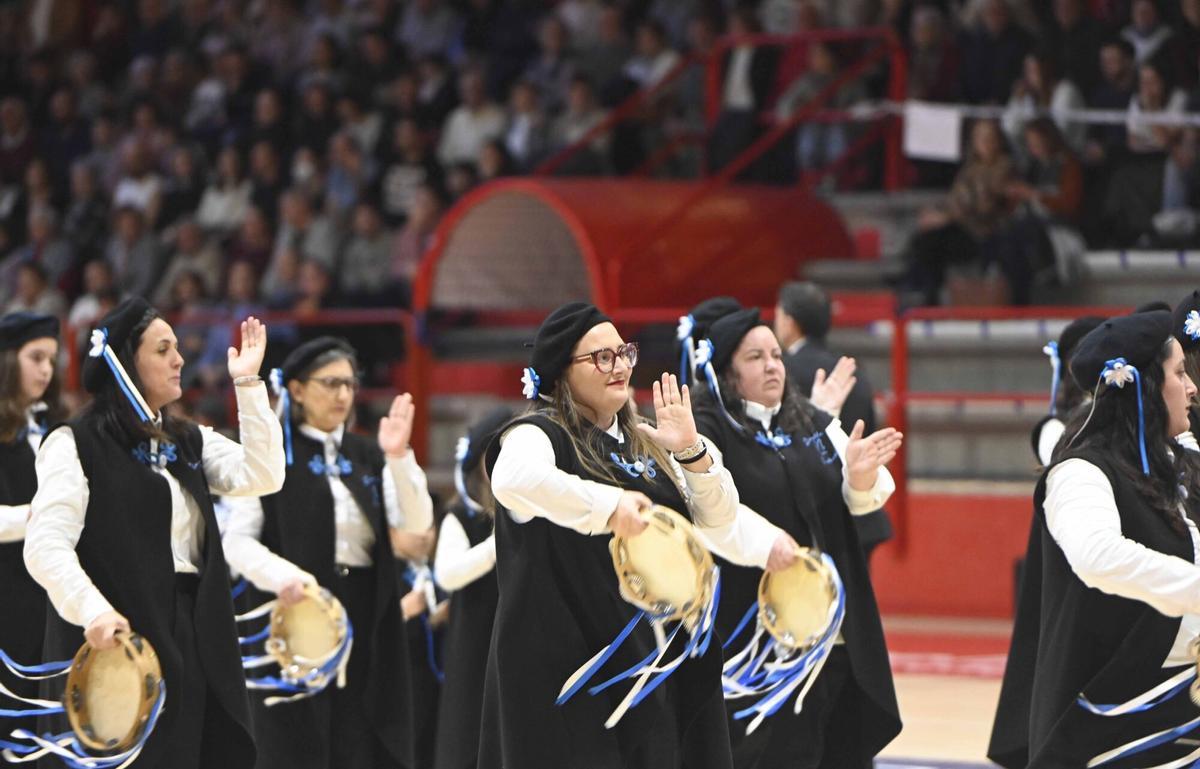El Pavillón Municipal de Deportes do Porriño fue el epicentro de la música tradicional gallega