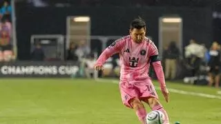 El mundo del fútbol felicita a Messi por sus 900 goles y... silencio del Barça