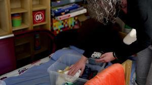 Núria Magriñà, en la habitación que tienen preparada para acoger a menores bajo tutela de la Generalitat