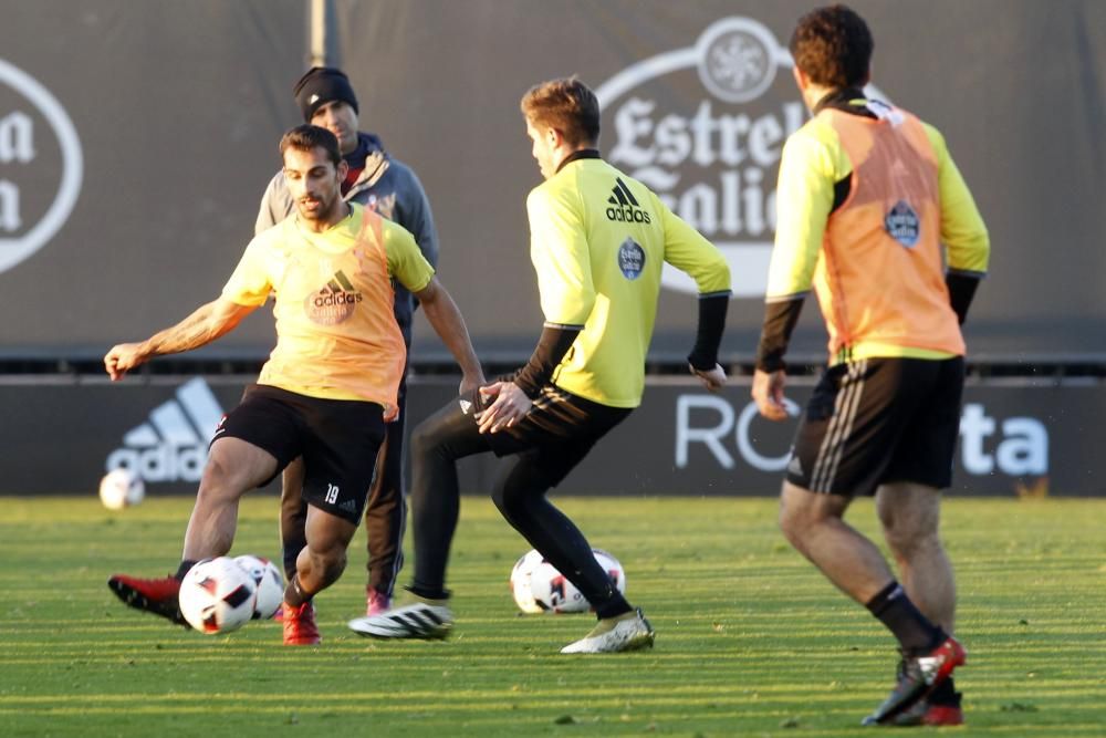 Eduardo Berizzo trabaja con el equipo a contrarreloj para preparar el encuentro de Copa ante el Valencia