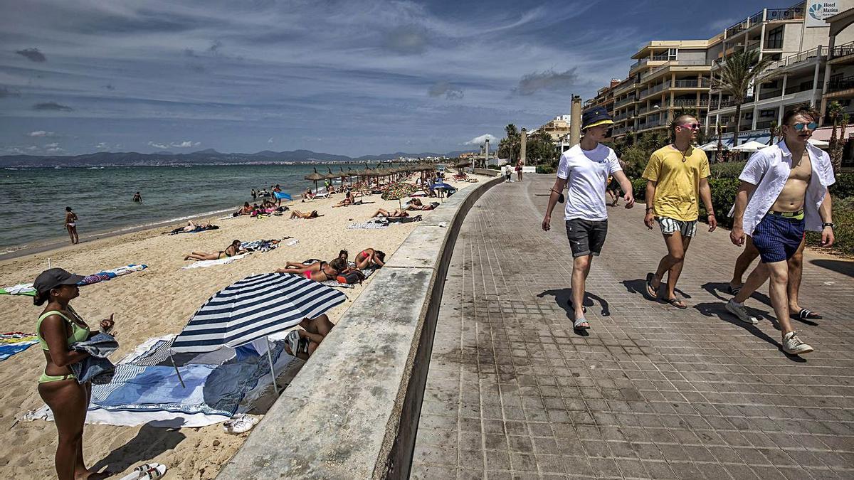 Bulevar de s’Arenal, entre los balnearios 1 y 2, donde tuvieron lugar las agresiones. | B. RAMON