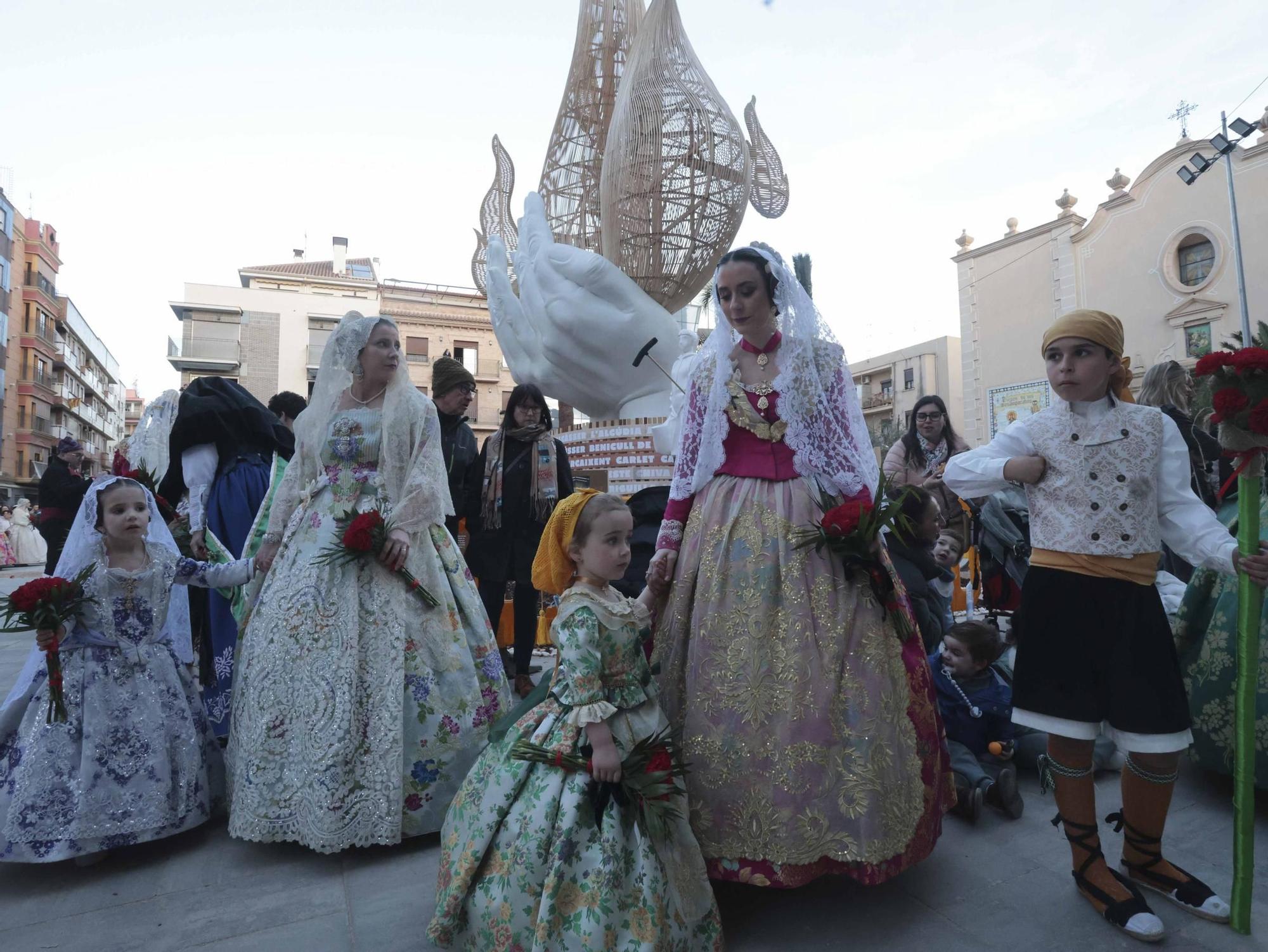Emotiva Ofrenda en Paiporta