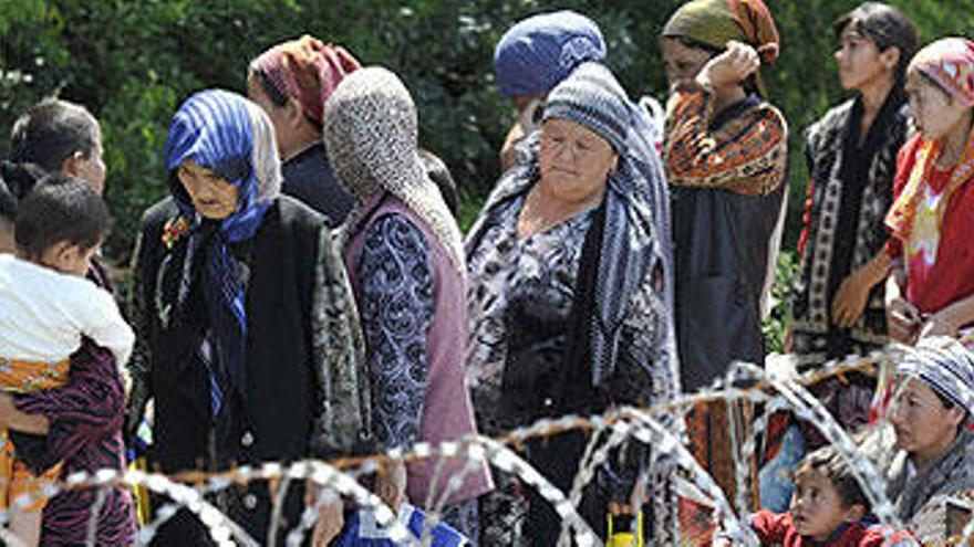 Uzbekistán cierra su frontera a los refugiados de Kirguizistán