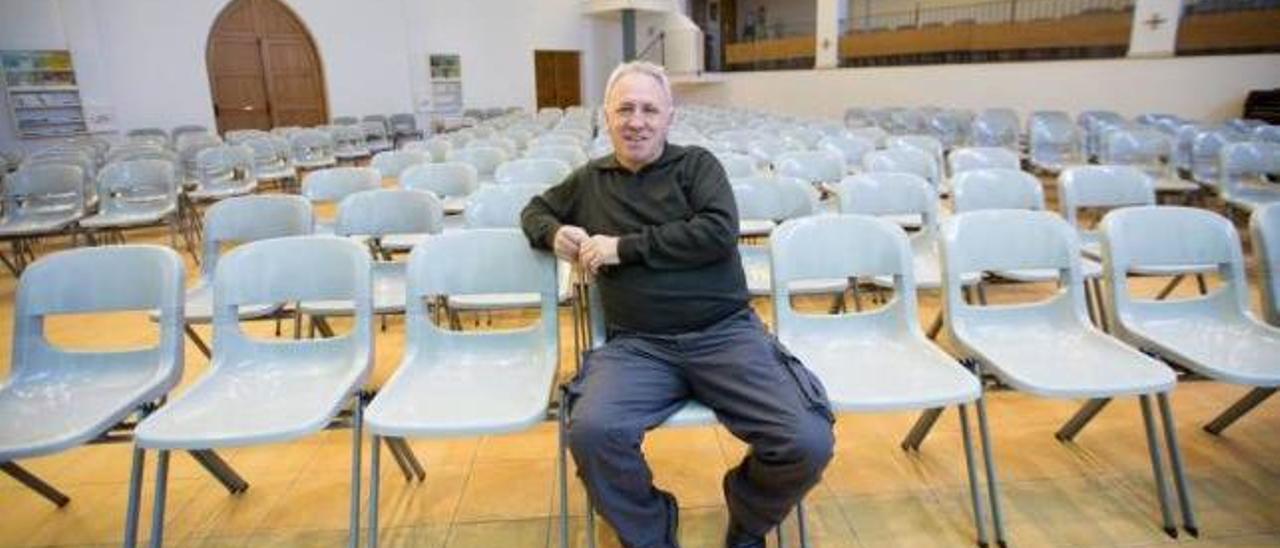 Jaume Alemany en la parroquia Mare de Déu de Montserrat, de la cual también es el párroco.