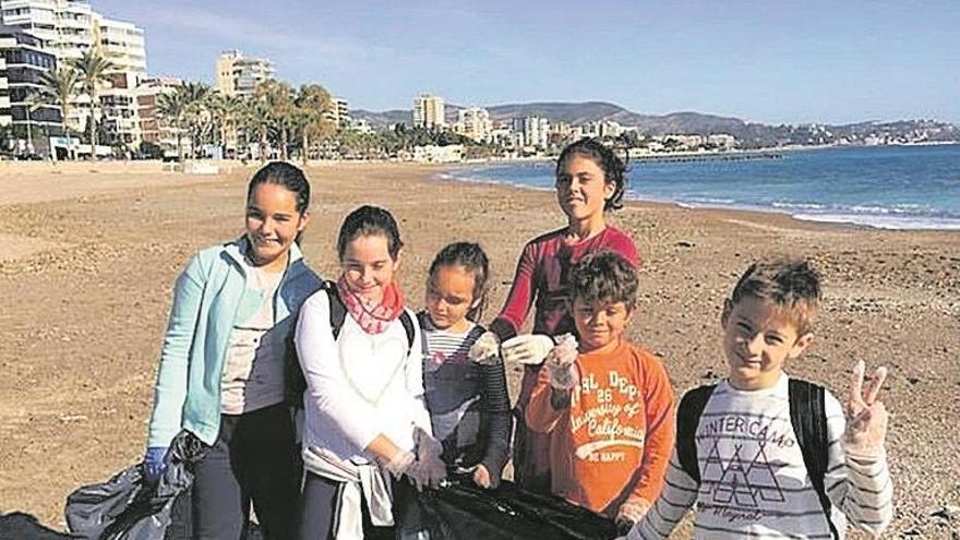 Un grupo de estudiantes quiere dejar Benicàssim libre de plásticos