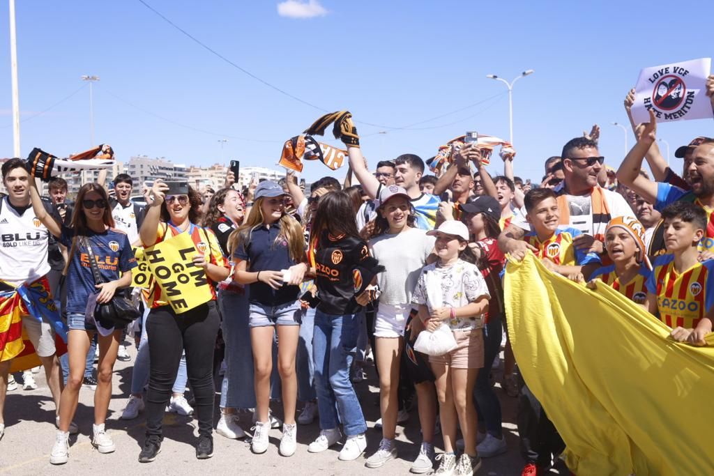 La afición del Valencia CF ante el Elche