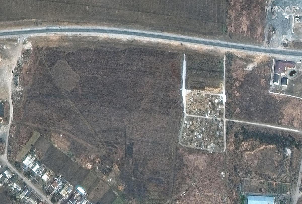 Imágenes por satélite donde el alcalde de Mariúpol asegura que hay una gran fosa común.
