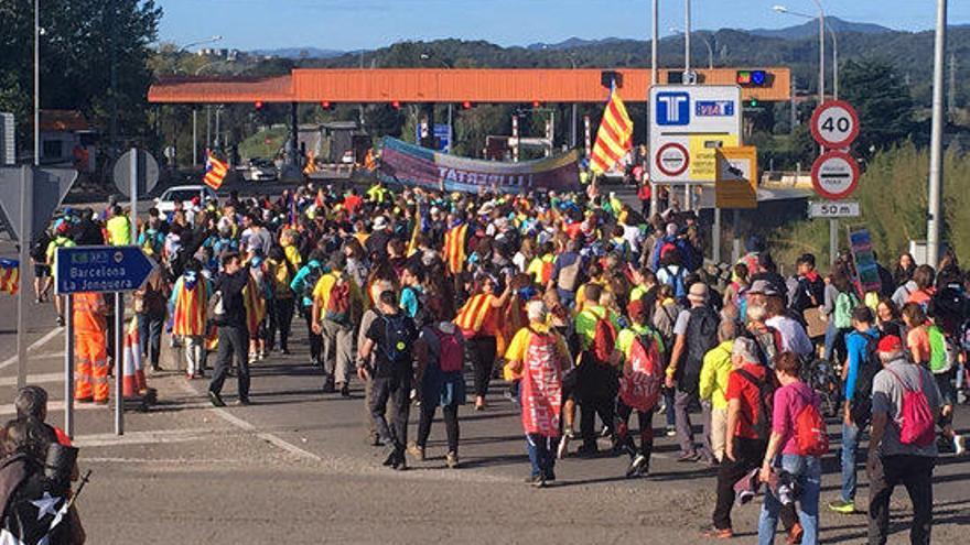 La &#039;Marxa per la Llibertat&#039; a Girona suma participants i ja són 10.000 persones