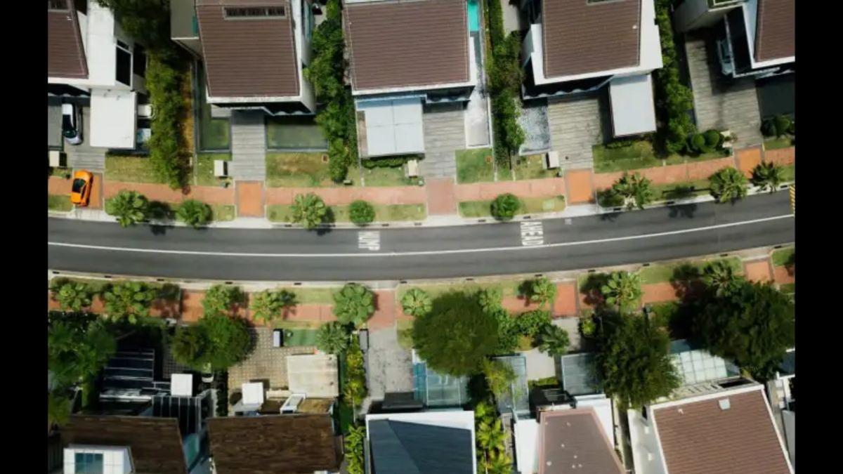 La privación social y económica del vecindario se relaciona con biomarcadores de envejecimiento celular.