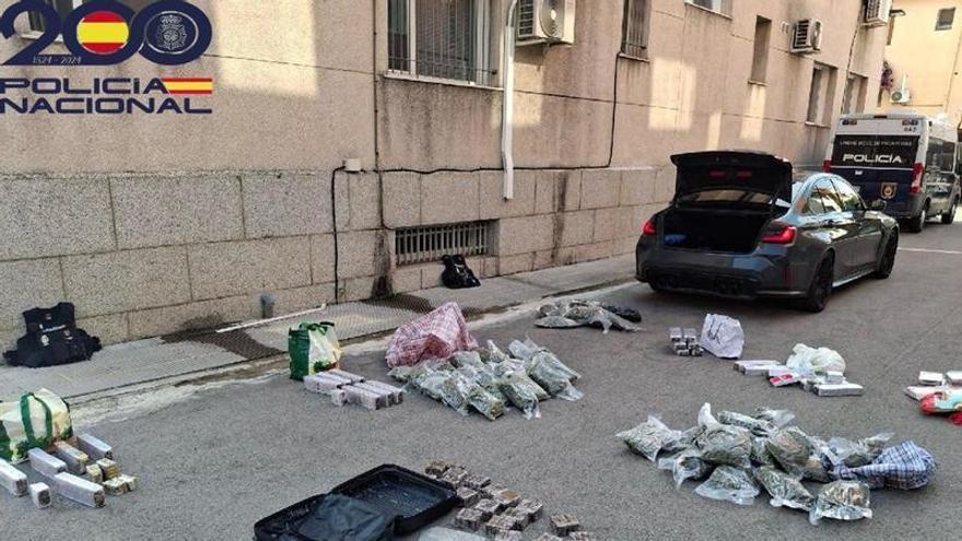 Enxampen un cotxe esportiu d'alta gamma en sentit contrari a la Jonquera amb 95 quilos de droga