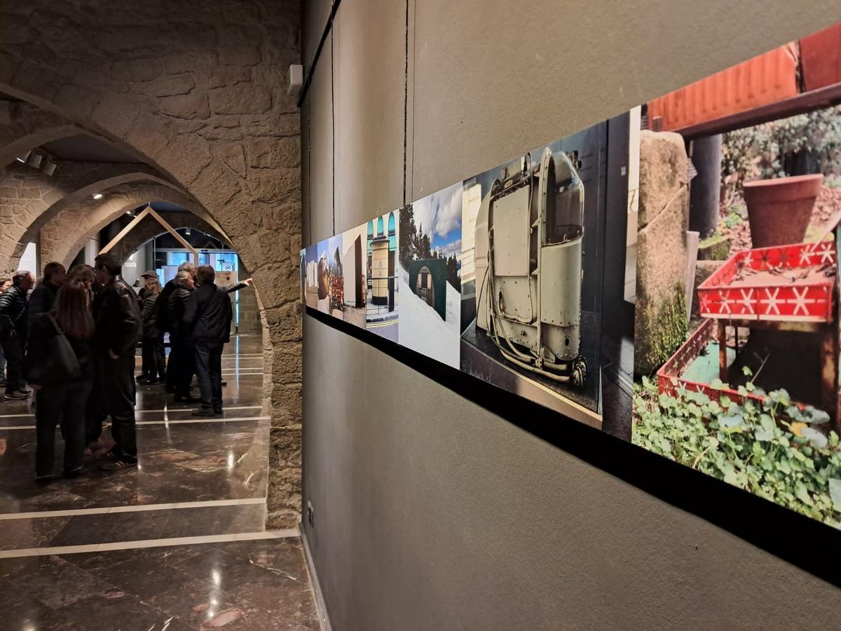 Manresa inaugura l'exposició "Aixopluc" a la Plana