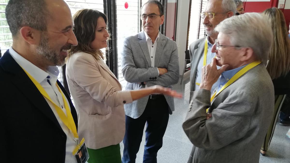 Vilagrà parlant amb Gili, Casassas, Sinca i Aloy abans de començar l&#039;acte d&#039;inauguració