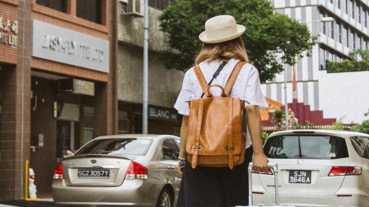 Amazon tiene la mochila definitiva en la que cabe todo lo necesario y cumple con las medidas para evitar pagar el equipaje de mano cuando viajes en avión