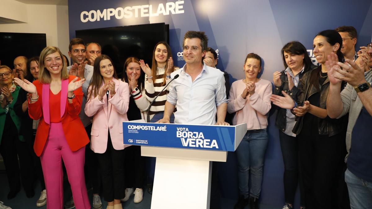 El popular Borja Verea, rodeado de su equipo, se proclamó ayer ganador de las elecciones