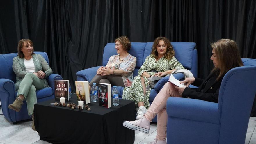 Susana Rodríguez, Yolanda Fidalgo, Mónica Rouanet y Begoña Galache durante el encuentro en Moraleja. | J. L. F.