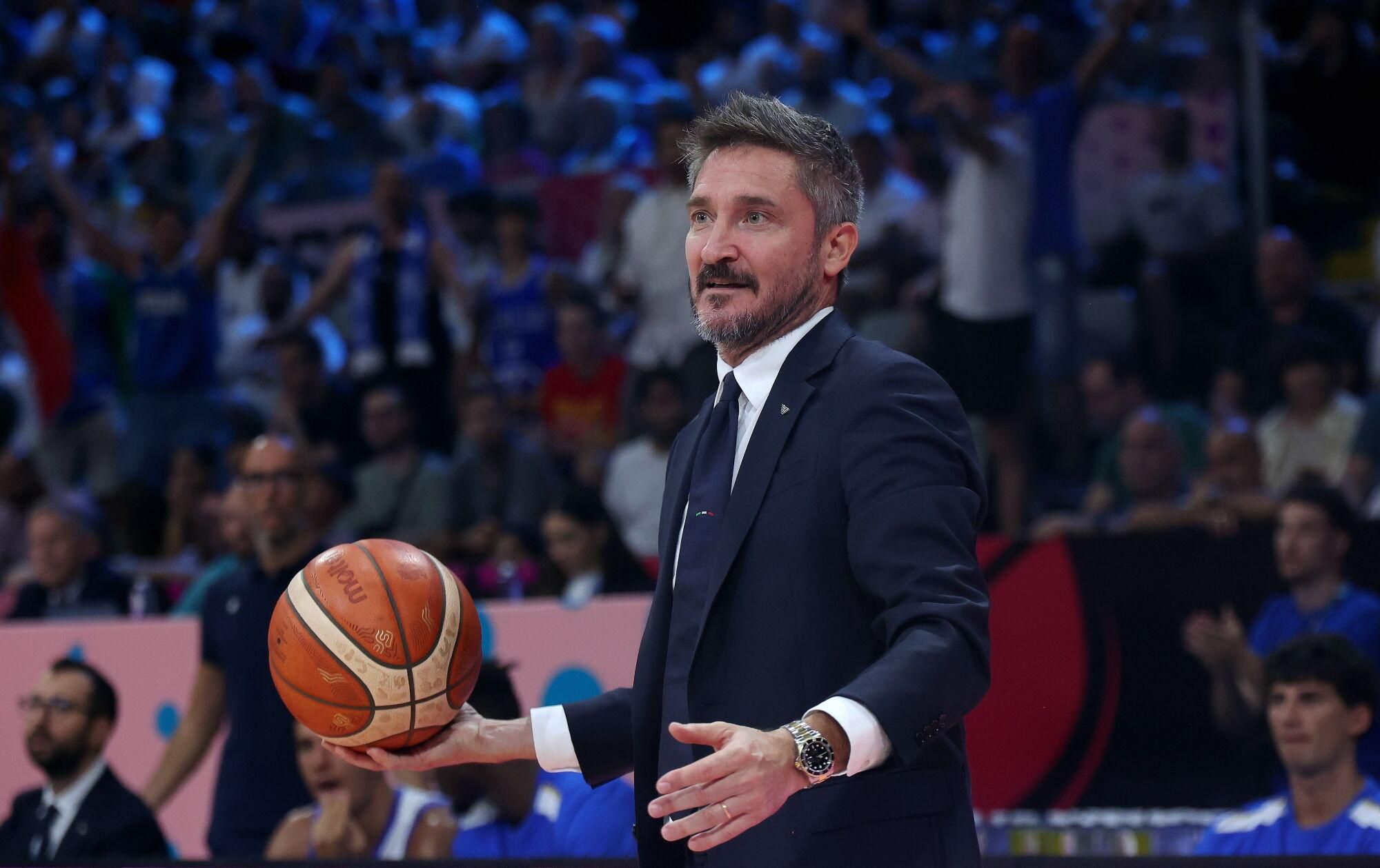 LIMASSOL (Cyprus), 02/09/2025.- Italy's head coach Gianmarco Pozzecco reacts during the FIBA EuroBasket 2025 group C basketball match between Italy and Spain in Limassol, Cyprus, 02 September 2025. (Baloncesto, Chipre, Italia, España) EFE/EPA/GEORGI LICOVSKI POLAND OUT. POLAND OUT
