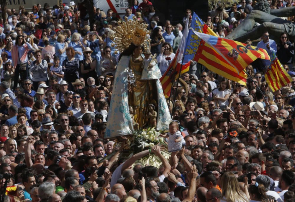 Día de la Virgen de los Desamparados: Traslado de la Mare de Déu