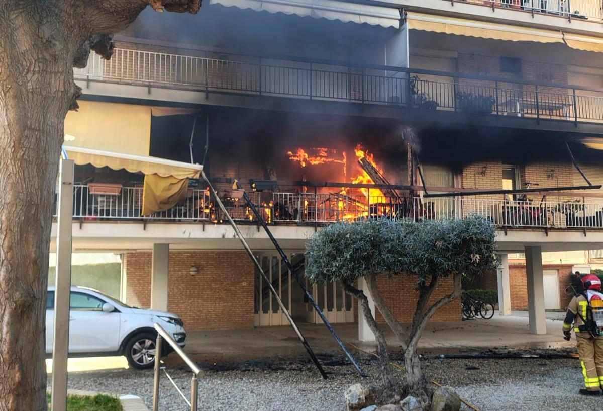 Incendio en un piso en el camino Labors Agrícoles de Gavà.