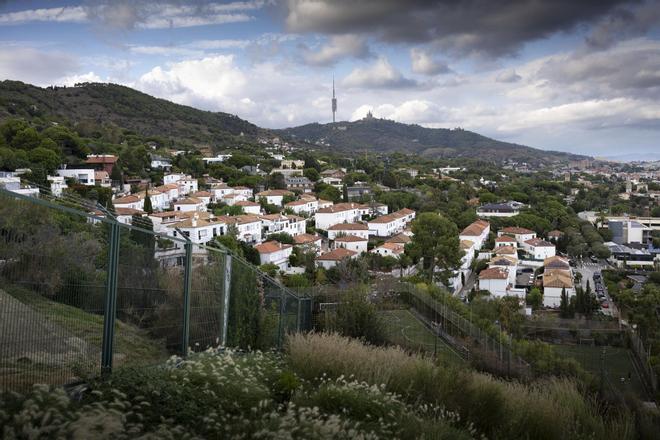 La 'otra' Mercè: un pequeño barrio de casitas en Barcelona celebra sus fiestas y la remodelación de su calle principal