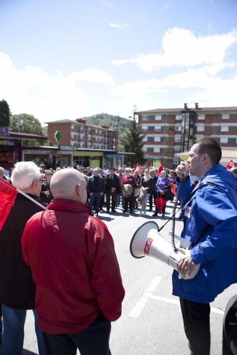 Manifestación organizada por CCOO Nalón para pedir del centro geriátrico de Riaño