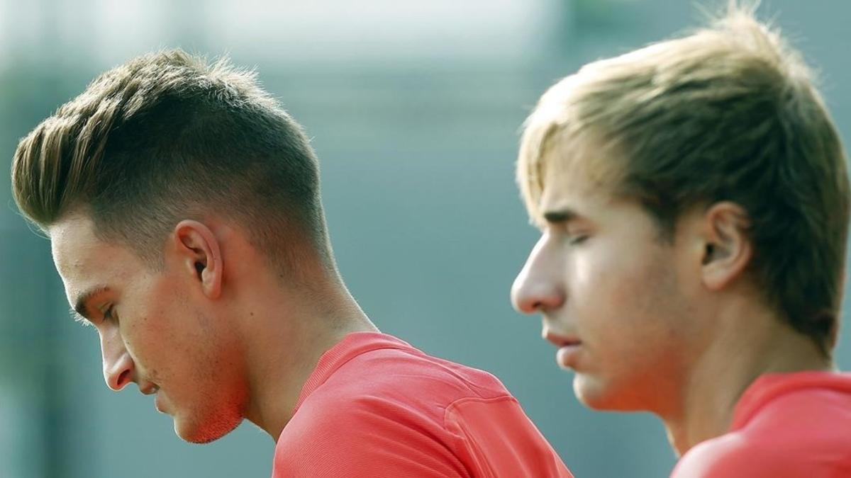 Denis Suárez (izquierda) y Sergi Samper, en un entrenamiento del Barça, este miércoles