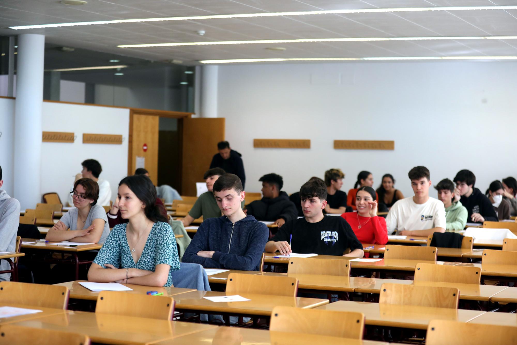 Selectividad A Coruña 2022: Primer día de los exámenes de la ABAU en los campus coruñeses