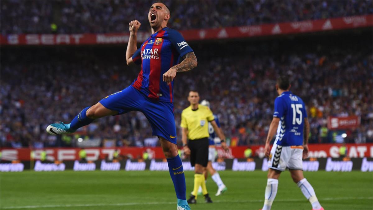 Paco Alcácer,  celebrando su gol