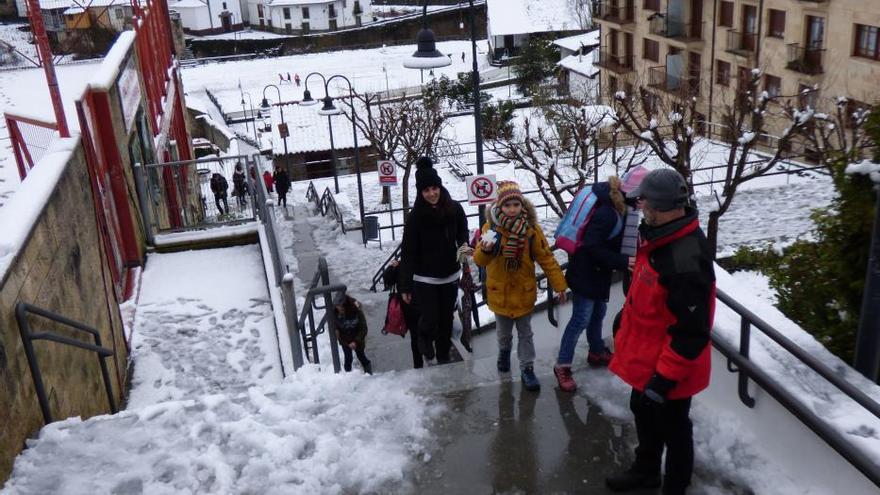 Temporal en Cangas del Narcea: sin clase y sin luz