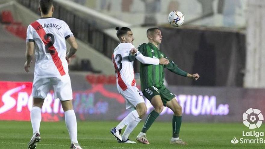 Dolorosa derrota del Castellón en Vallecas (2-1)