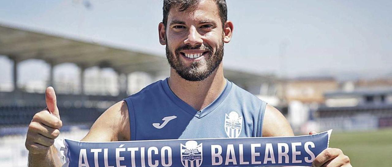Kike LÃ³pez, ayer en Son Malferit, regresa al once titular del AtlÃ©tico Baleares tras casi un mes apartado de los terrenos de juego.