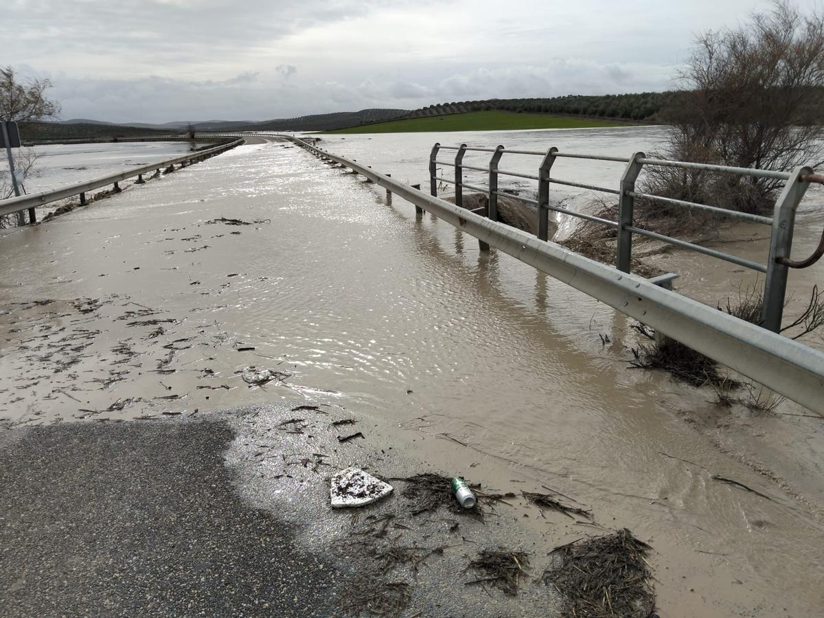 La carreteras A-3125, en el término municipal de Baena, cortada el pasado 28 de enero.
