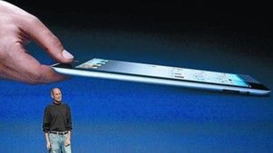 Jobs reaparece para presentar un iPad 2 menos revolucionario