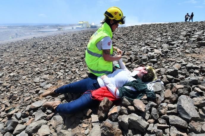 10/04/2019 SAN BARTOLOME DETIRAJANA. Simulacro accidente aéreo del Ejercito del Aire.  Fotógrafa: YAIZA SOCORRO.  | 10/04/2019 | Fotógrafo: Yaiza Socorro