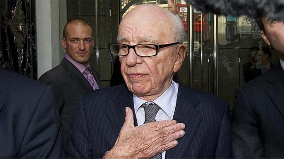 Murdoch se disculpa con las víctimas de su periódico