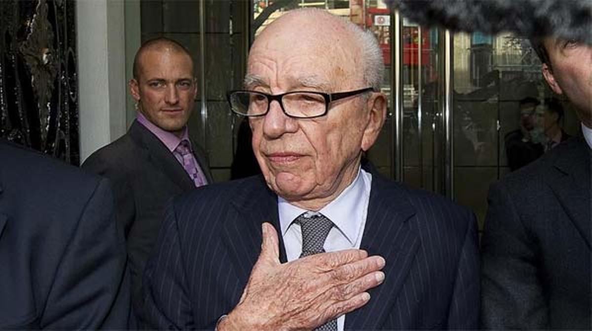 Murdoch es disculpa amb les víctimes del seu diari Murdoch es disculpa amb les víctimes del seu diari