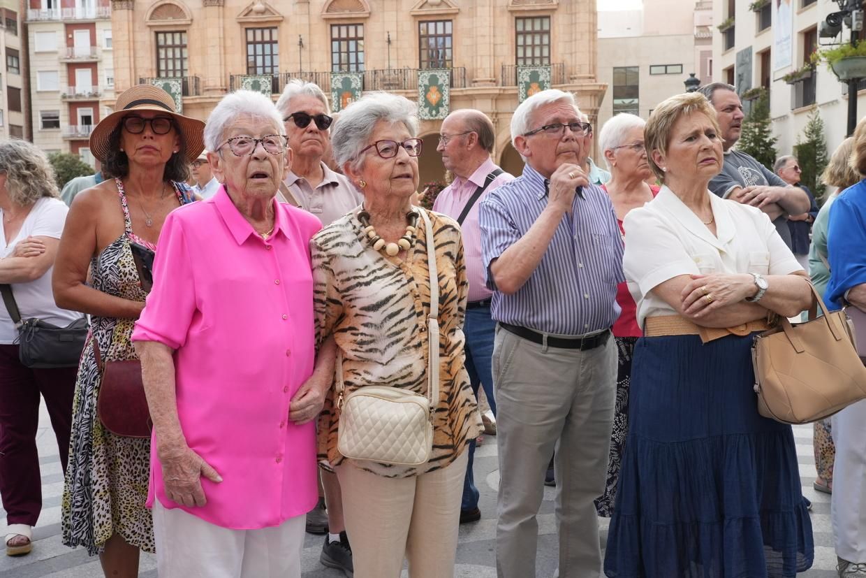 Castelló recibe con honores al Santísimo en la procesión del Corpus Christi