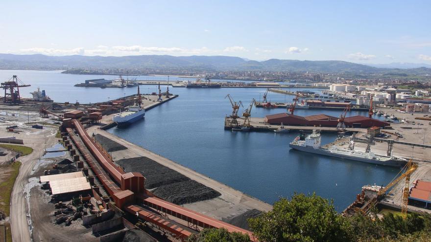Instalaciones del puerto de Gijón. | Pablo Solares