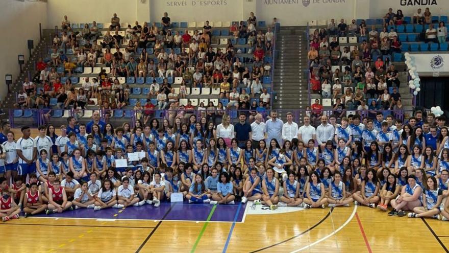 Voleibol  El CV Gandia celebra la presentación de sus equipos con 300 deportistas de todas las categorías